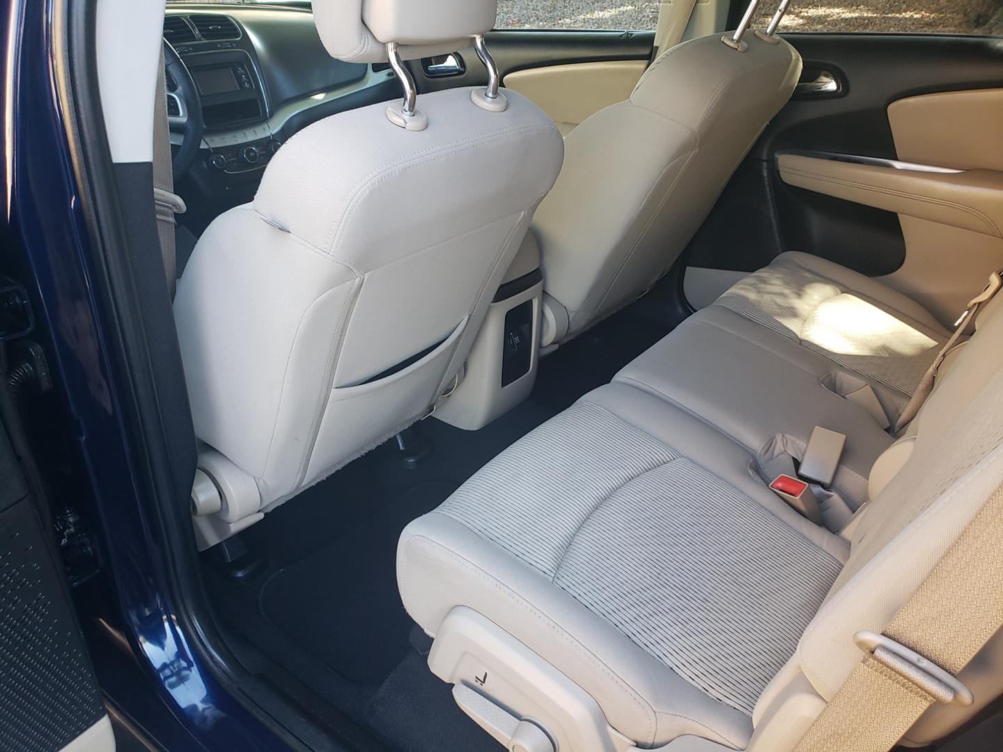 2018 /Tan and black Dodge Journey SE (3C4PDCAB1JT) with an 2.4L L4 DOHC 16V engine, 4-Speed Automatic transmission, located at 323 E Dunlap Ave., Phoenix, AZ, 85020, (602) 331-9000, 33.567677, -112.069000 - 2018 Dodge Journey SE,...... EXCELLENT condition, A Real See!!.... No accidents, Power everything, Ice cold ac front and rear, Touch screen Stereo/CD player, bluetooth, phone sync, Satellite compatible, 3RD row seating, rear receiver, Clean black and Tan interior with tan cloth seats in near perfect - Photo#11